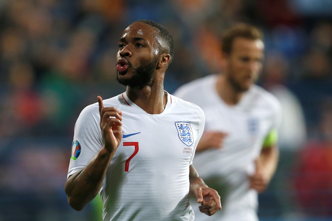 英格兰选手拉希姆·斯特林(Raheem Sterling)庆祝他的球队对阵黑山队的第五个进球。照片:AP