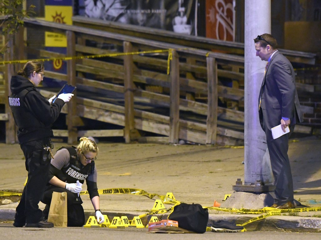 警方在巴尔的摩拍摄现场附近工作。照片:AP