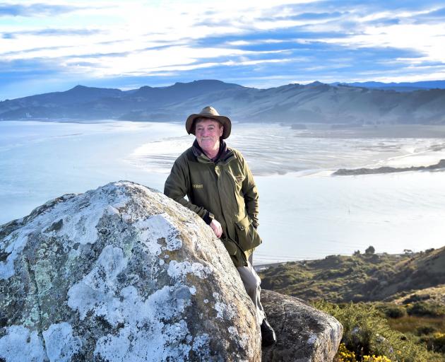 奥塔哥半岛(Otago Peninsula)旅游运营商佩里·里德(Perry Reid)正面对新的邮轮宣传视频......