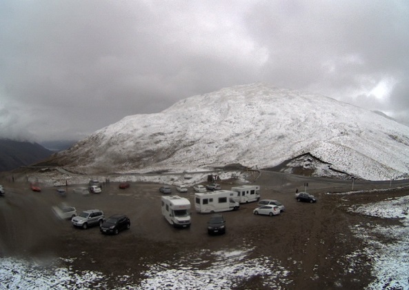 Snow on the Crown Range Road shortly after midday on Friday. Photo: MetService