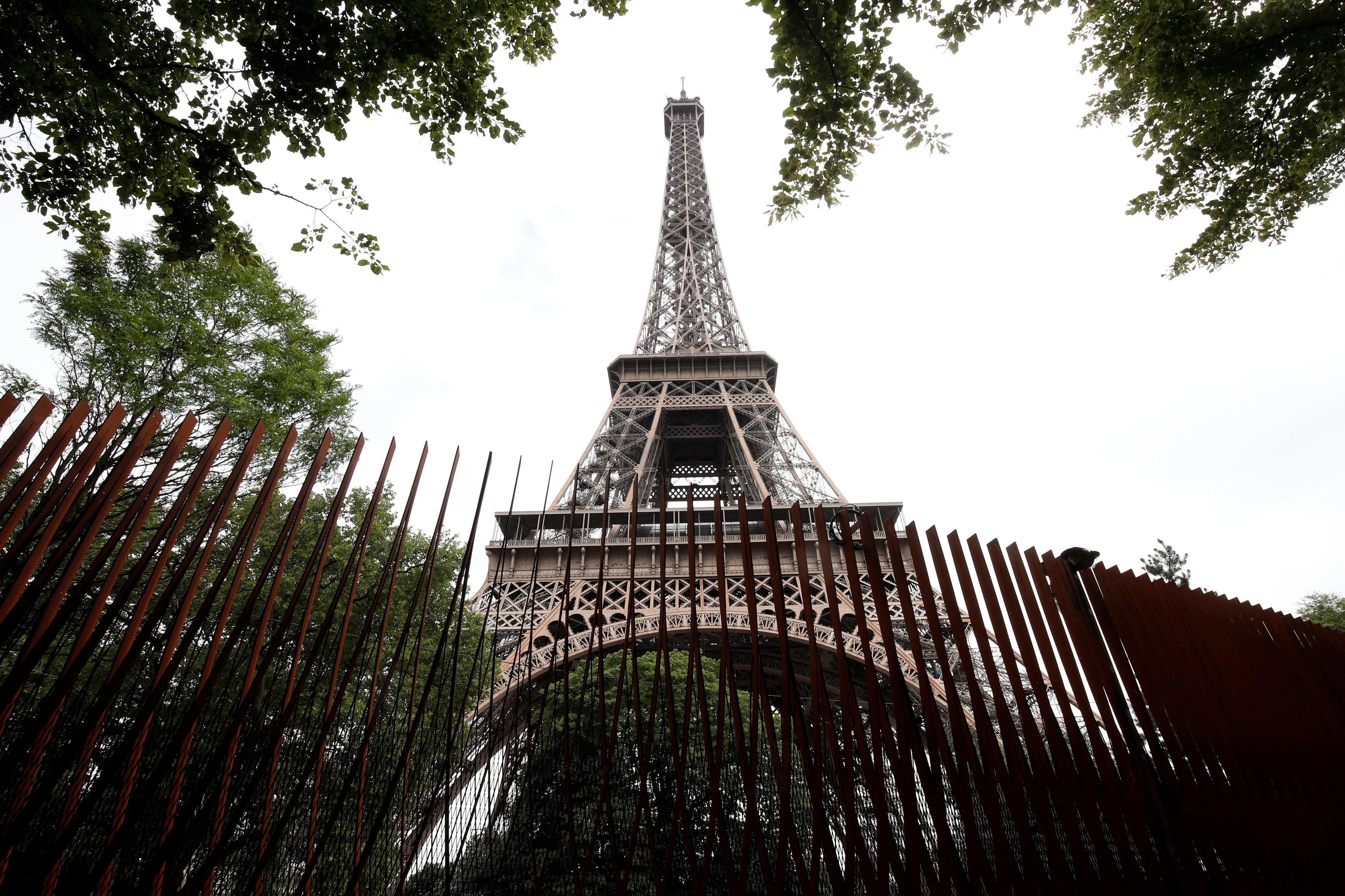 Antiterror fence for Eiffel Tower Otago Daily Times Online News