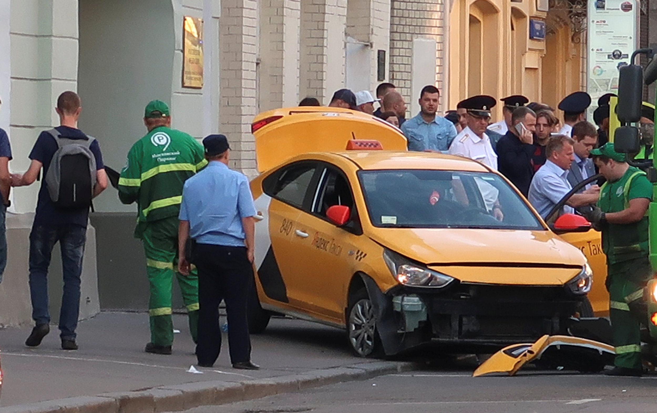 Taxi drives into crowd of people in central Moscow, eight injured Taxi drives into crowd of people in central Moscow, eight injured