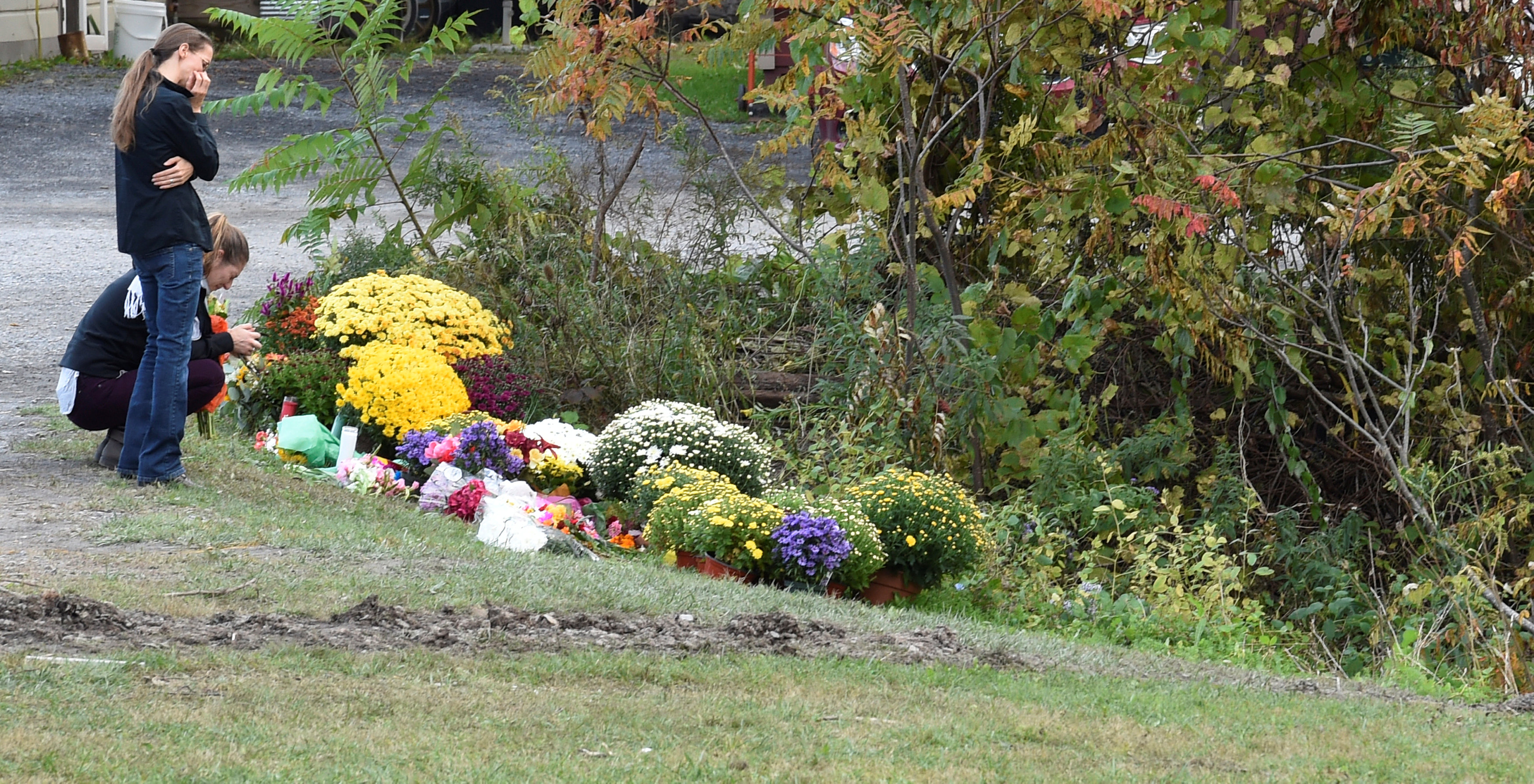 Mourers pay their respects at the scene of the crash in Schoharie. Photo: Reuters