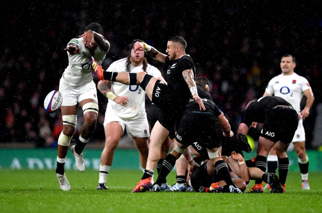 Courtney Lawes deflects the ball from All Black halfback TJ Perenara. Photo: Getty Images 