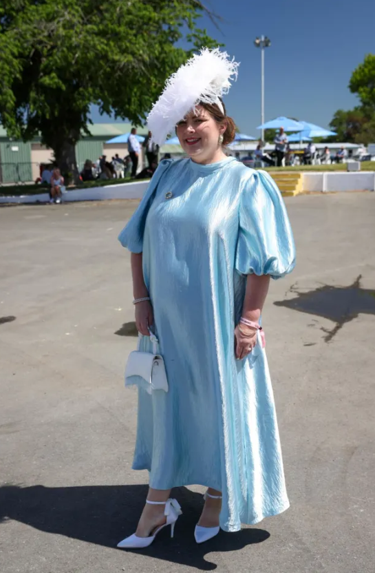 Heather Reynolds's daughter, Lisa, made her own dress from a Vogue pattern over two days, and...