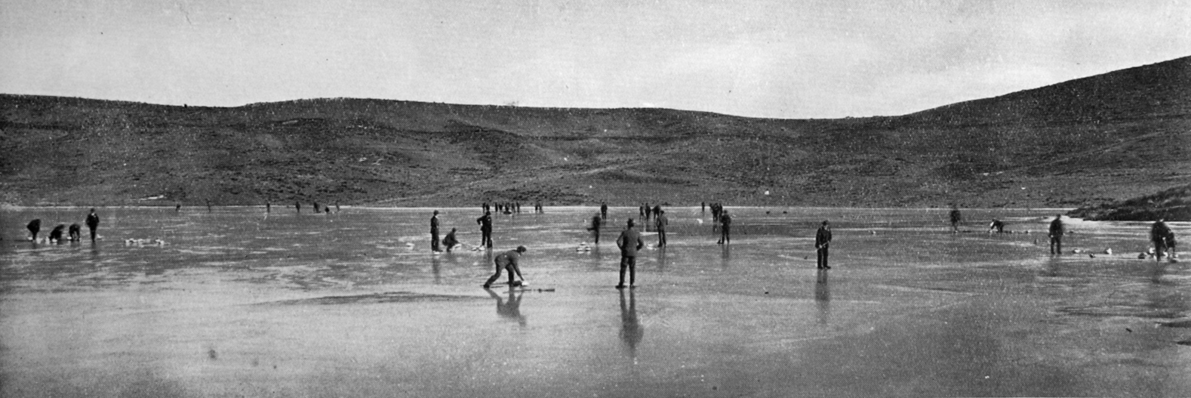 Curling teams at play at the annual Naseby bonspiel. — Otago Witness, 8.8.1922