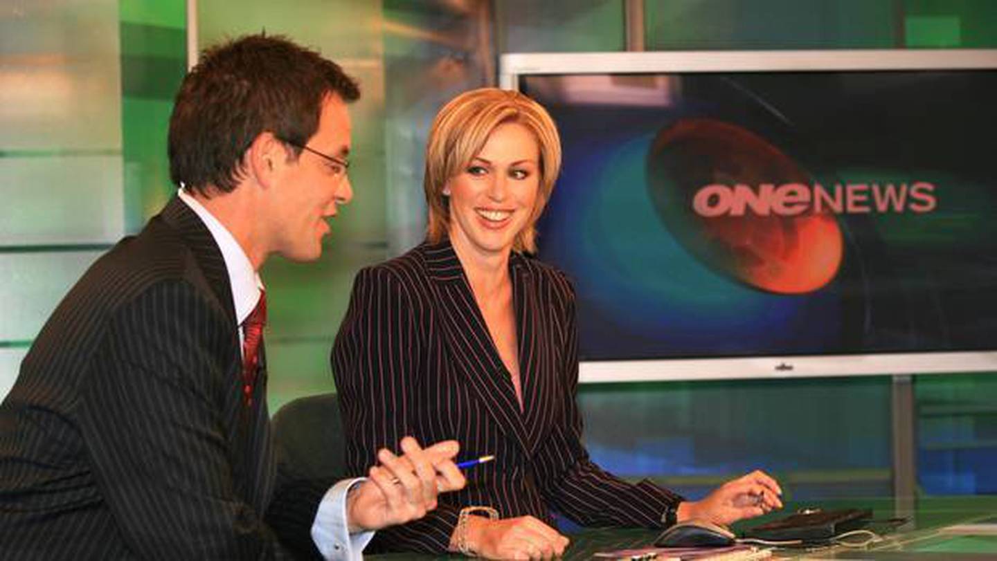 Simon Dallow and Wendy Petrie preparing for their first bulletin together presenting TVNZ's 6pm...