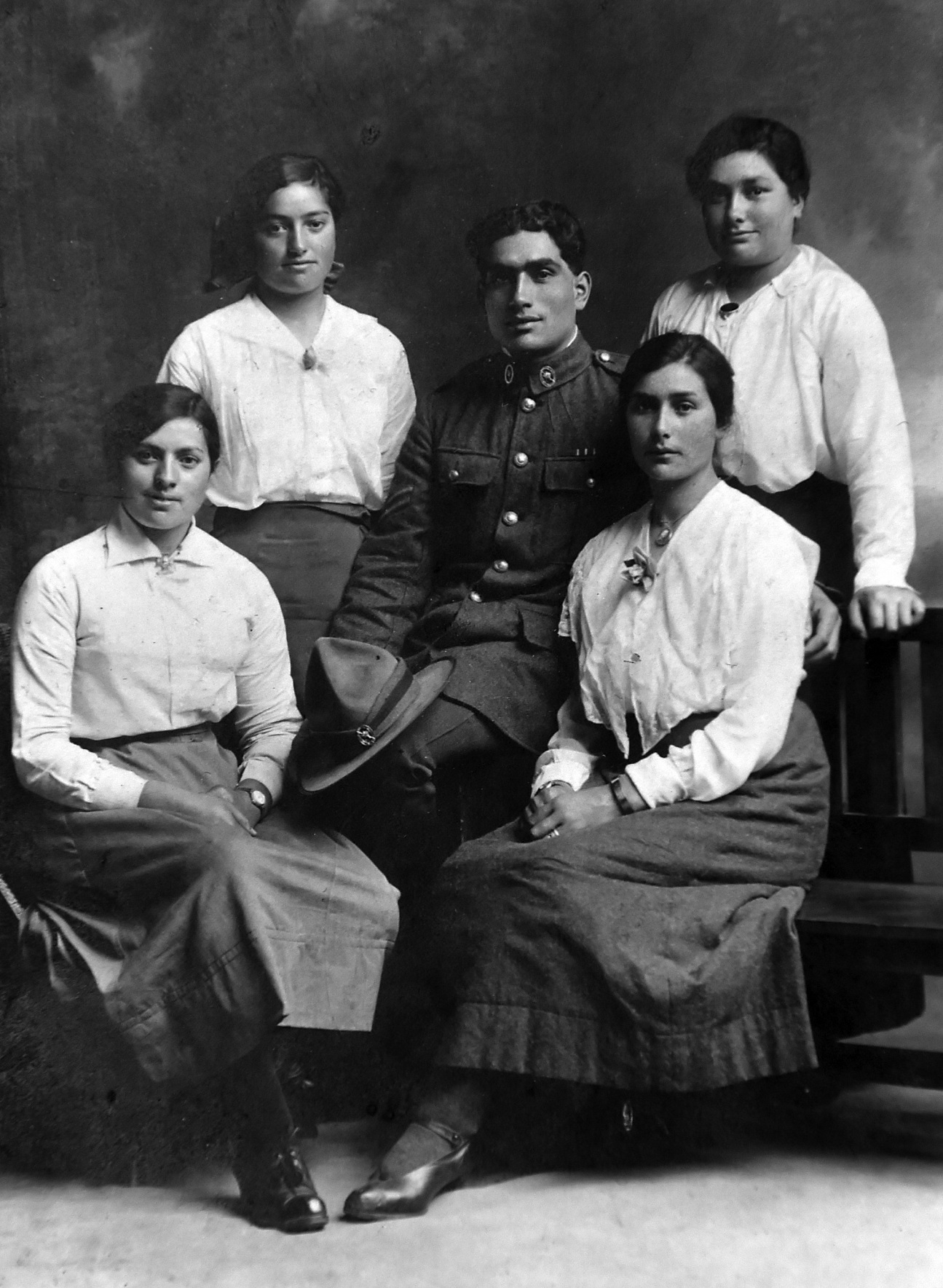 Alfred (Fred) Kahu Dawson with his four sisters. Photo: supplied