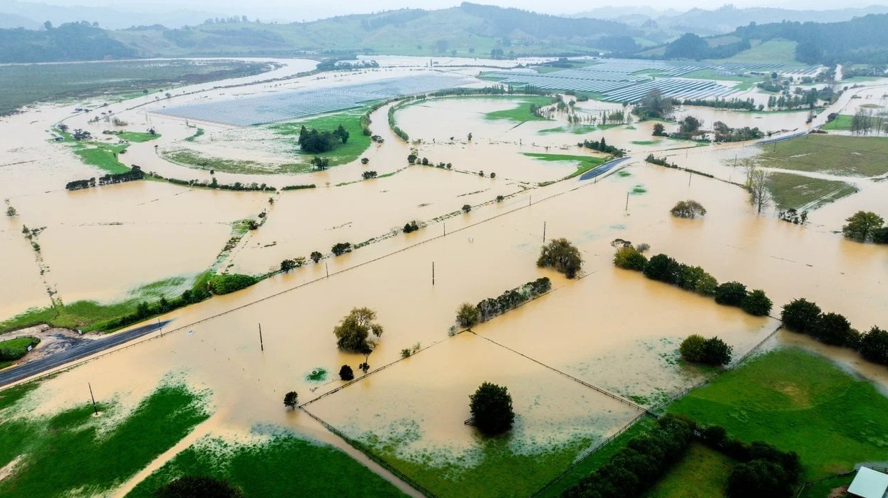 Flooding around Wade Rd, the main route south out of Whitianga, on Sunday.  Photo: RNZ