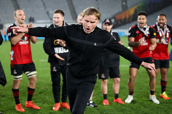 Scott Robertson celebrates winning the 2022 Super Rugby Pacific title. Photo: Getty Images