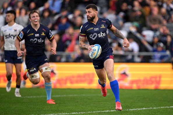 Jacob Ratumaitavuki-Kneepkens runs in his first try. Photo: Getty Images