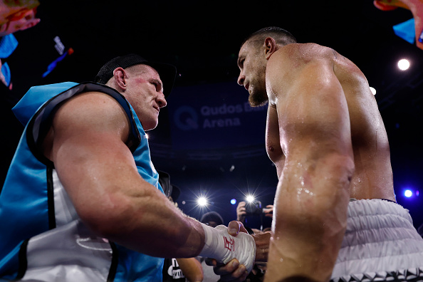 The pair shook hands after the bout and said they'd meet for a coffee sometime. Photo: Getty Images
