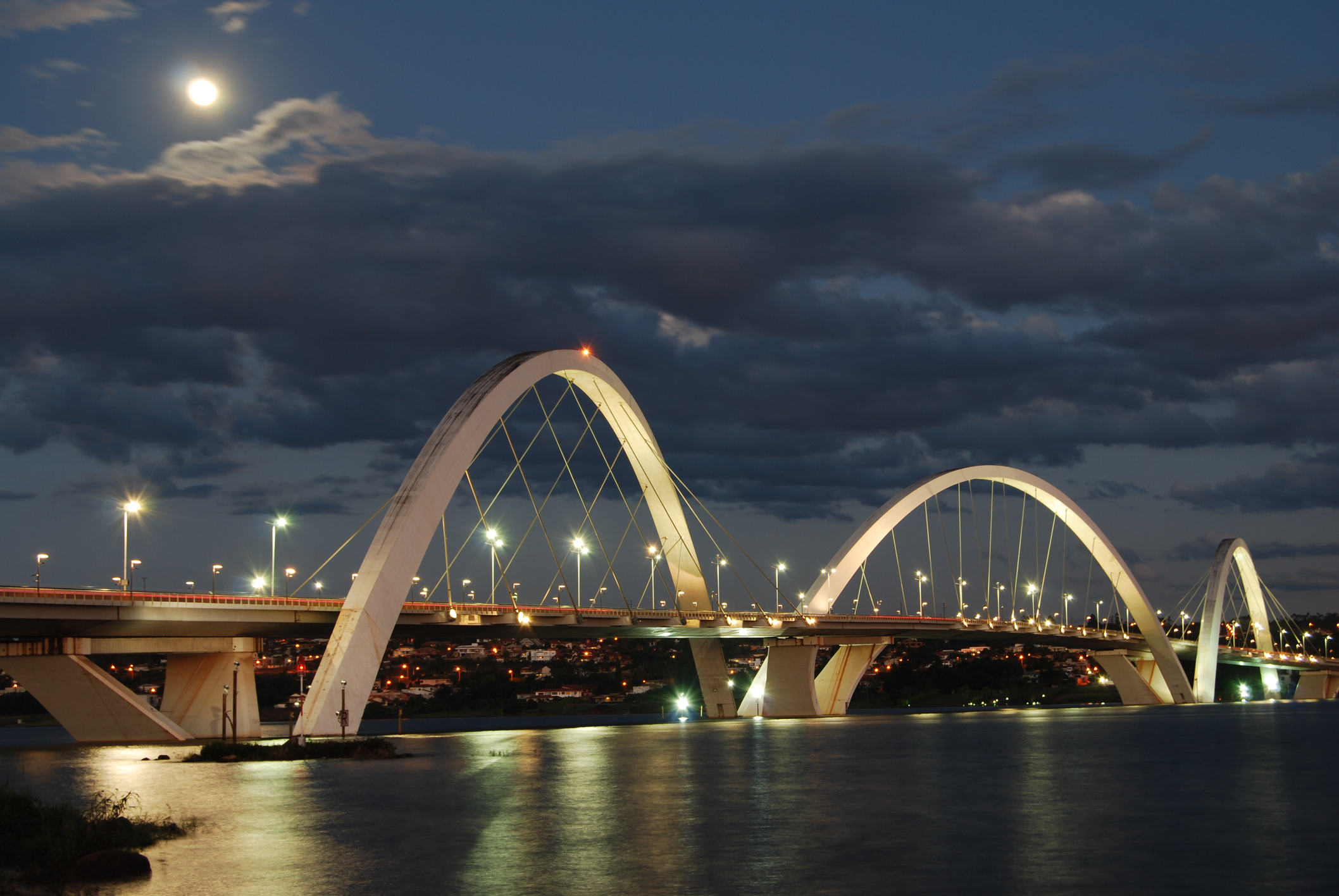 Ponte JK (juscelino Kubitschek Bridge) is one of the three bridges that cross Lake Paranoa in...