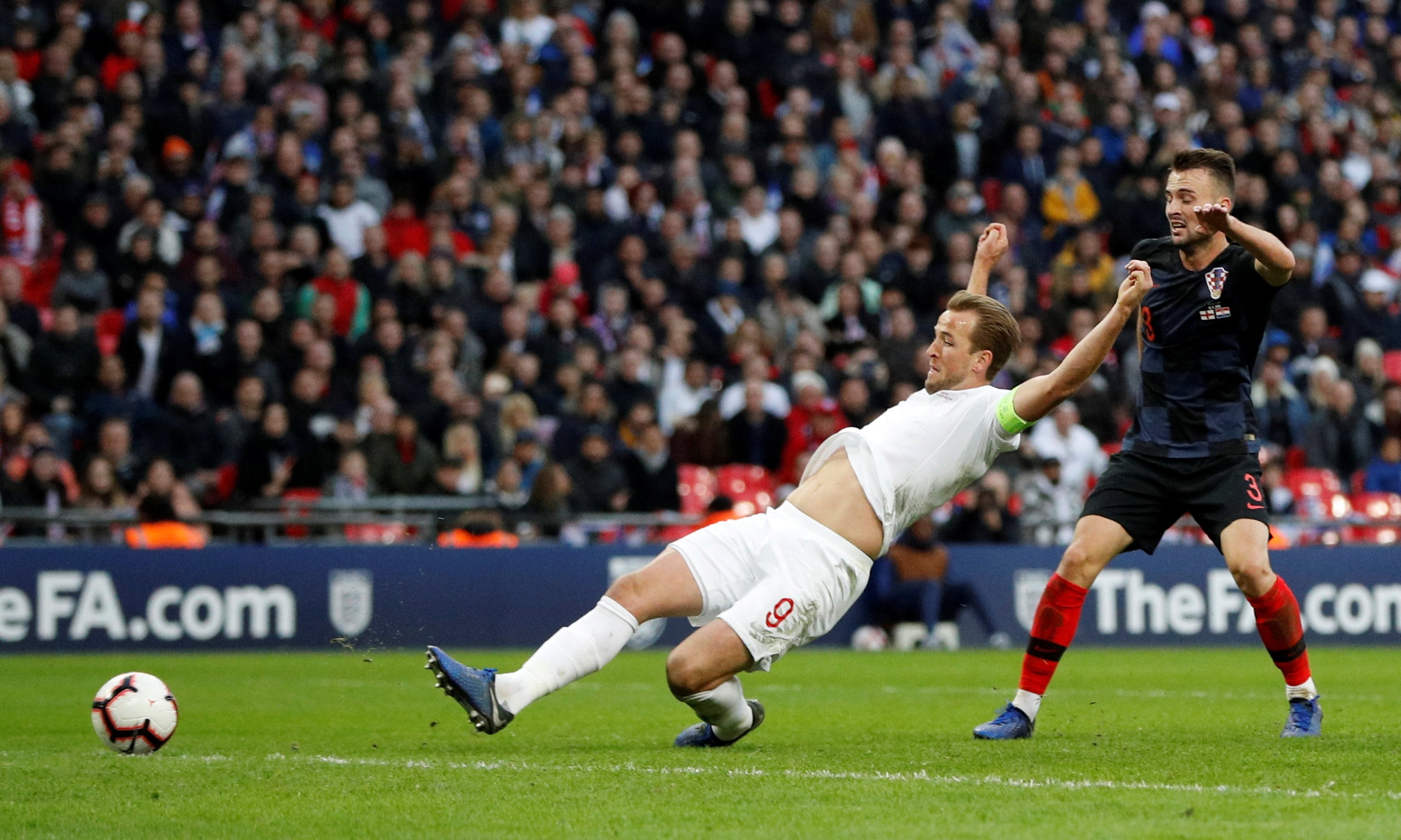 Harry Kane scores Englad's second goal at Wembley. Photo: Reuters 