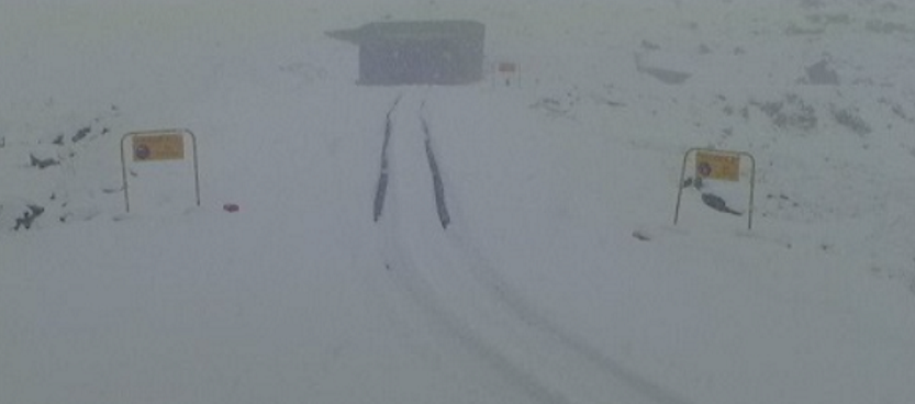 Deep snow about the Homer Tunnel on the Milford Road this afternoon. PHOTO: MILFORD ROAD ALLIANCE