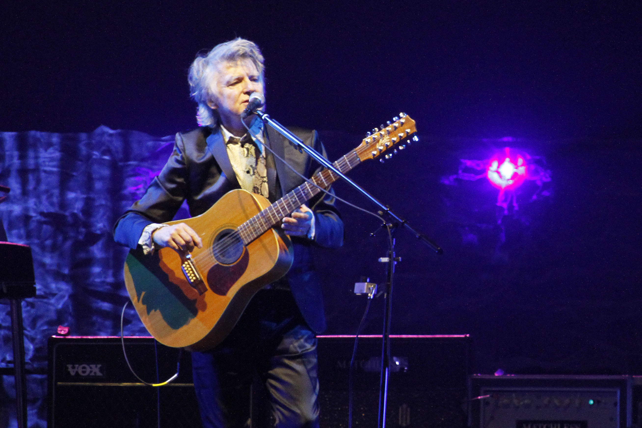 Neil Finn on stage. Photo: Susan Sandys