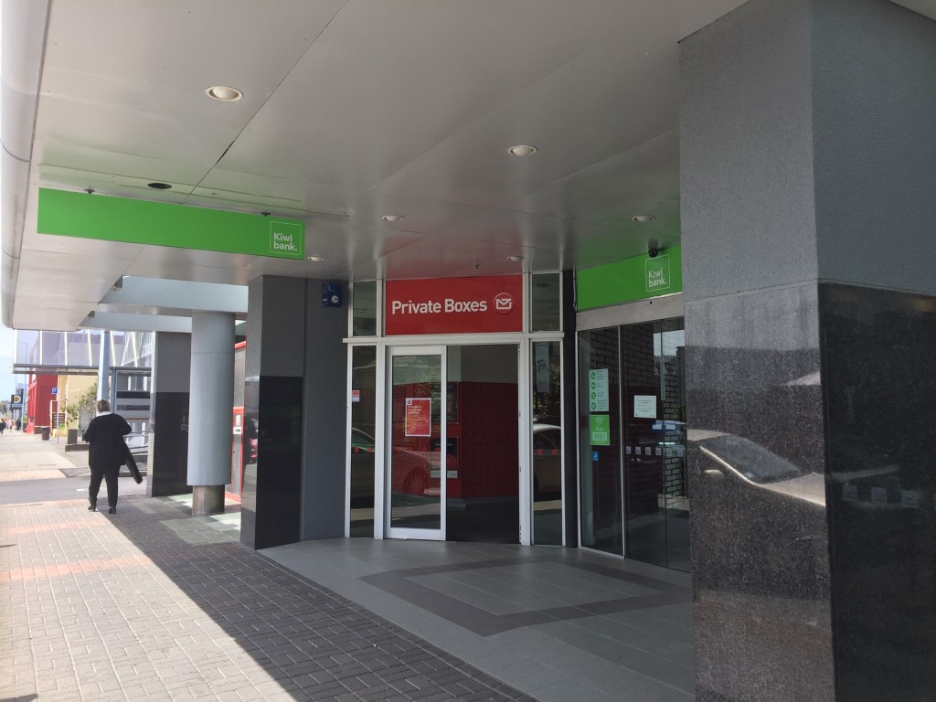 Police were called to Kiwibank in Don St about 12.20pm. Photo: Luisa Girao 