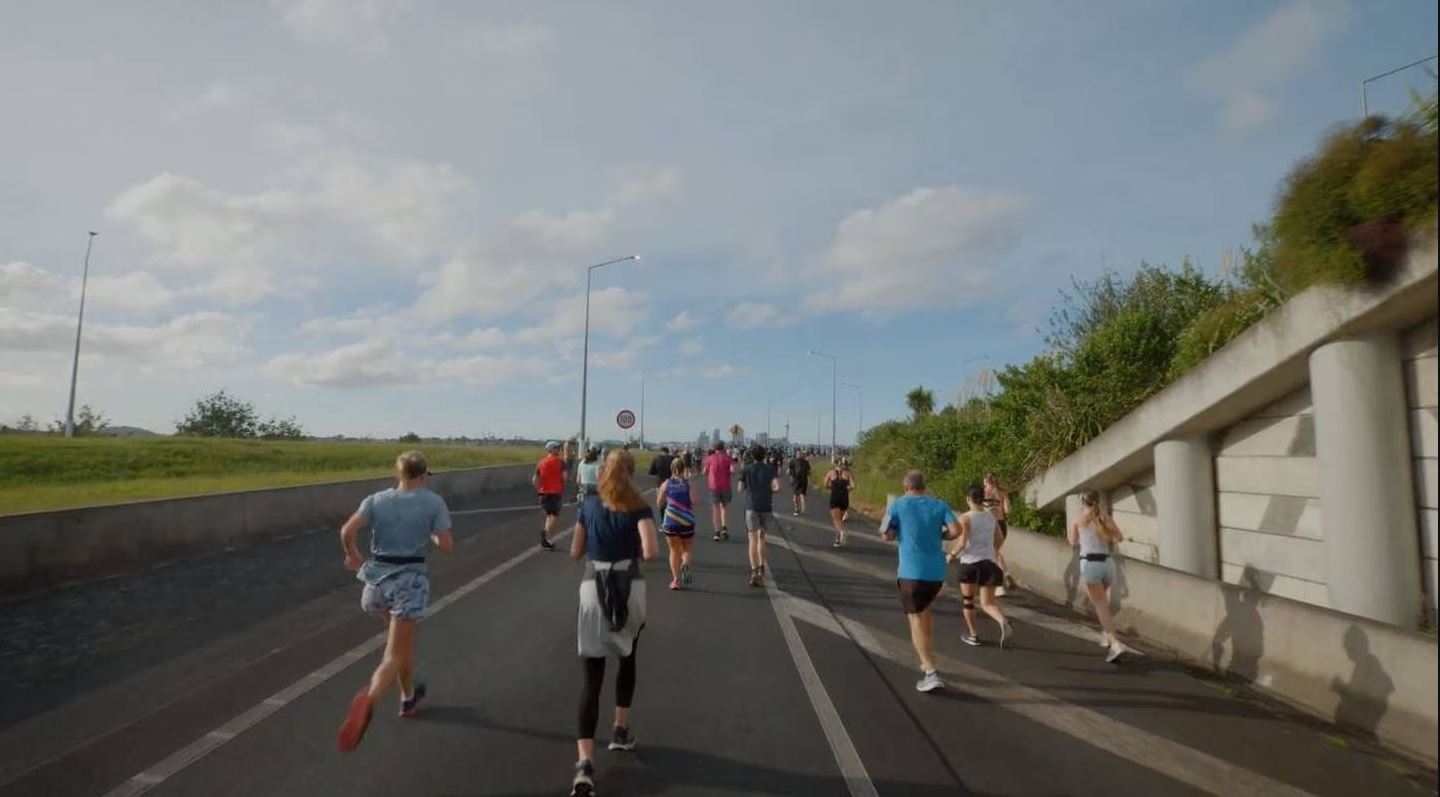 Auckland Marathon runners head north on to the motorway.
