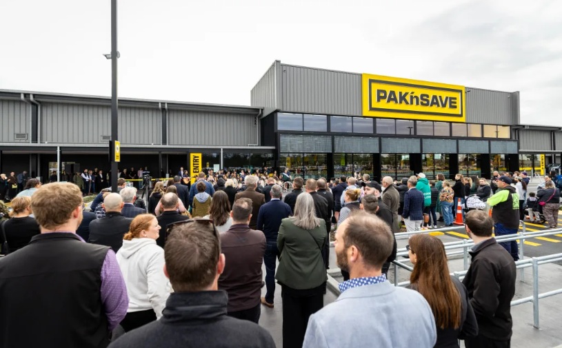 Rolleston Pak'nSave drew a crowd to its opening today. Photo: RNZ