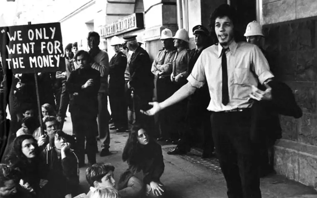 Tim Shadbolt with a group of protesters outside the Auckland Town Hall in 1973. Photo: Te Ara /...