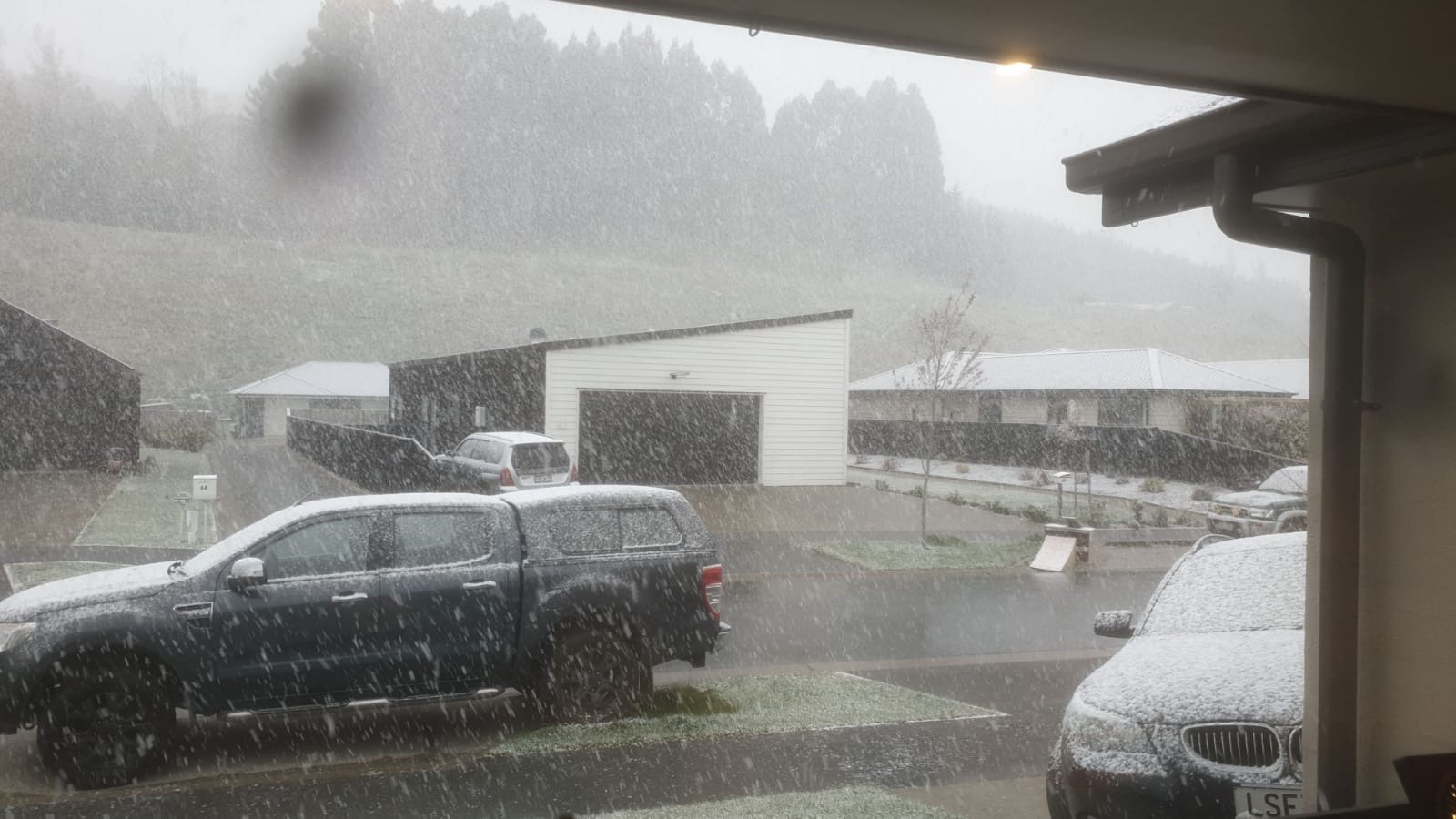 It's snowy and foggy in Shotover Country this morning. Photo: LOUISE SCOTT 