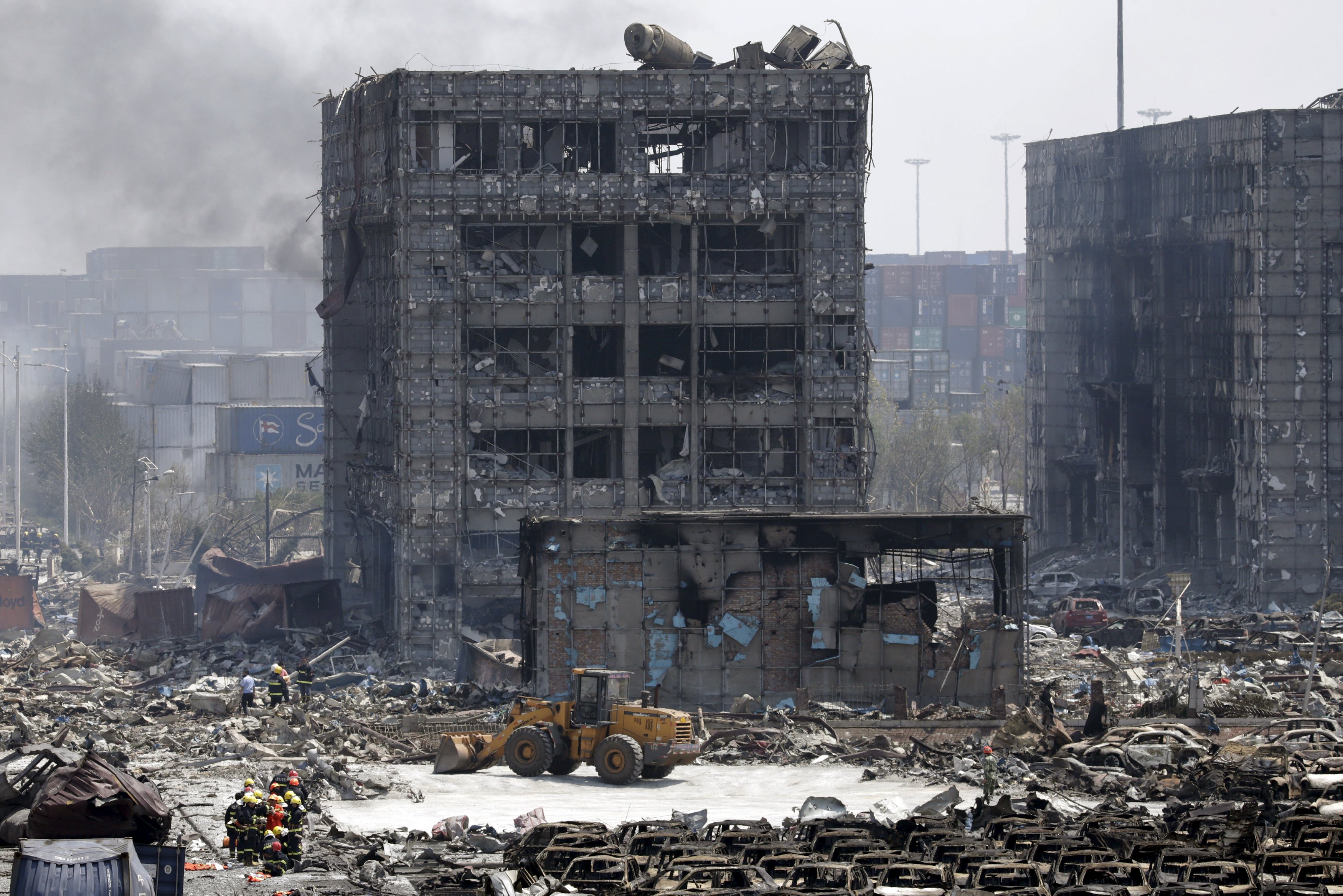 Здание разрушенное взрывом. Техногенная катастрофа в Китае в августе 2015. Разрушенное здание.