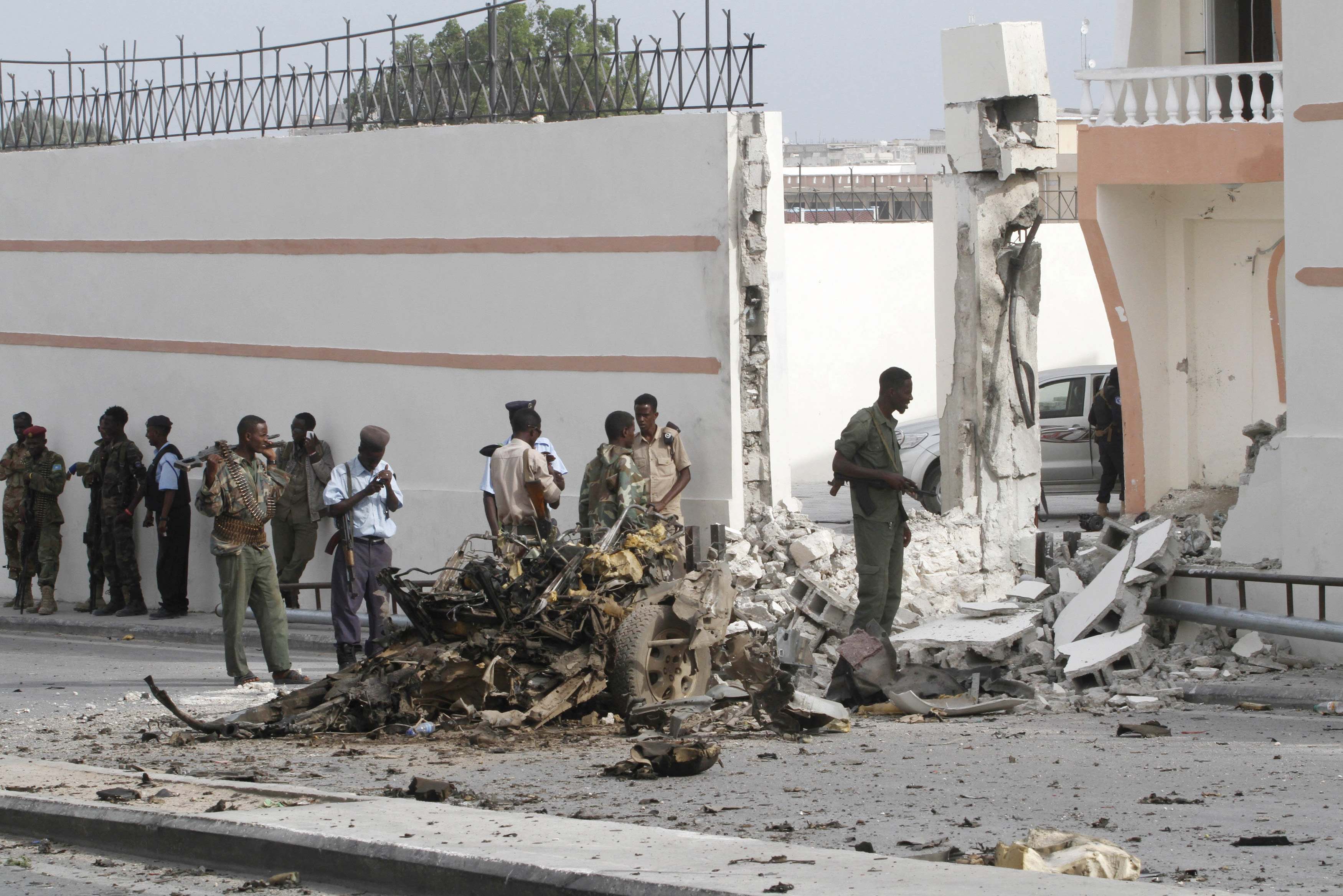 Теракт в могадишо отель. Могадишо Сомали президентский дворец. Сомали взрыв отеля Могадишо.