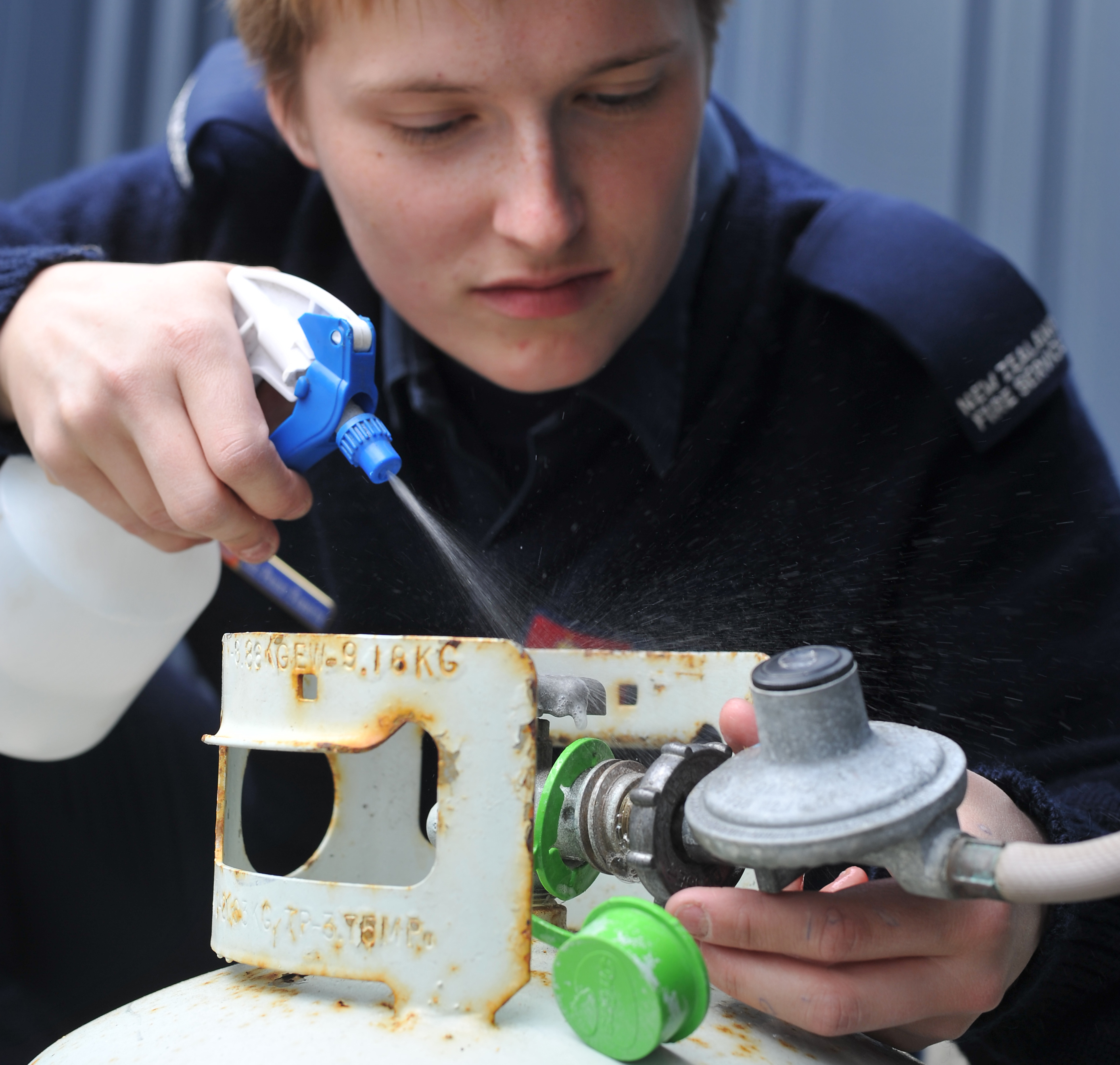How To Check For Gas Leak In Stove : Gas appliances have various components everybody who has used a gas stove would be familiar with the odour.