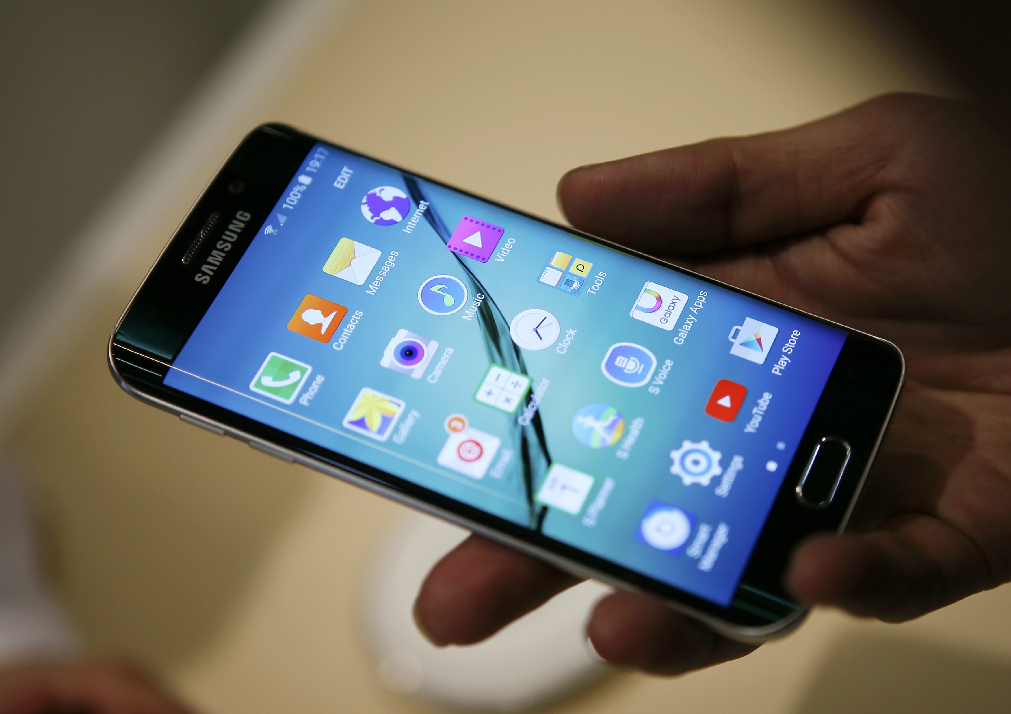 Самсунг смартфоны 2020 года модели. Samsung Galaxy s6 2015. Самсунг 2020. Смартфоны самсунг 2020. Samsung лучшие смартфоны.
