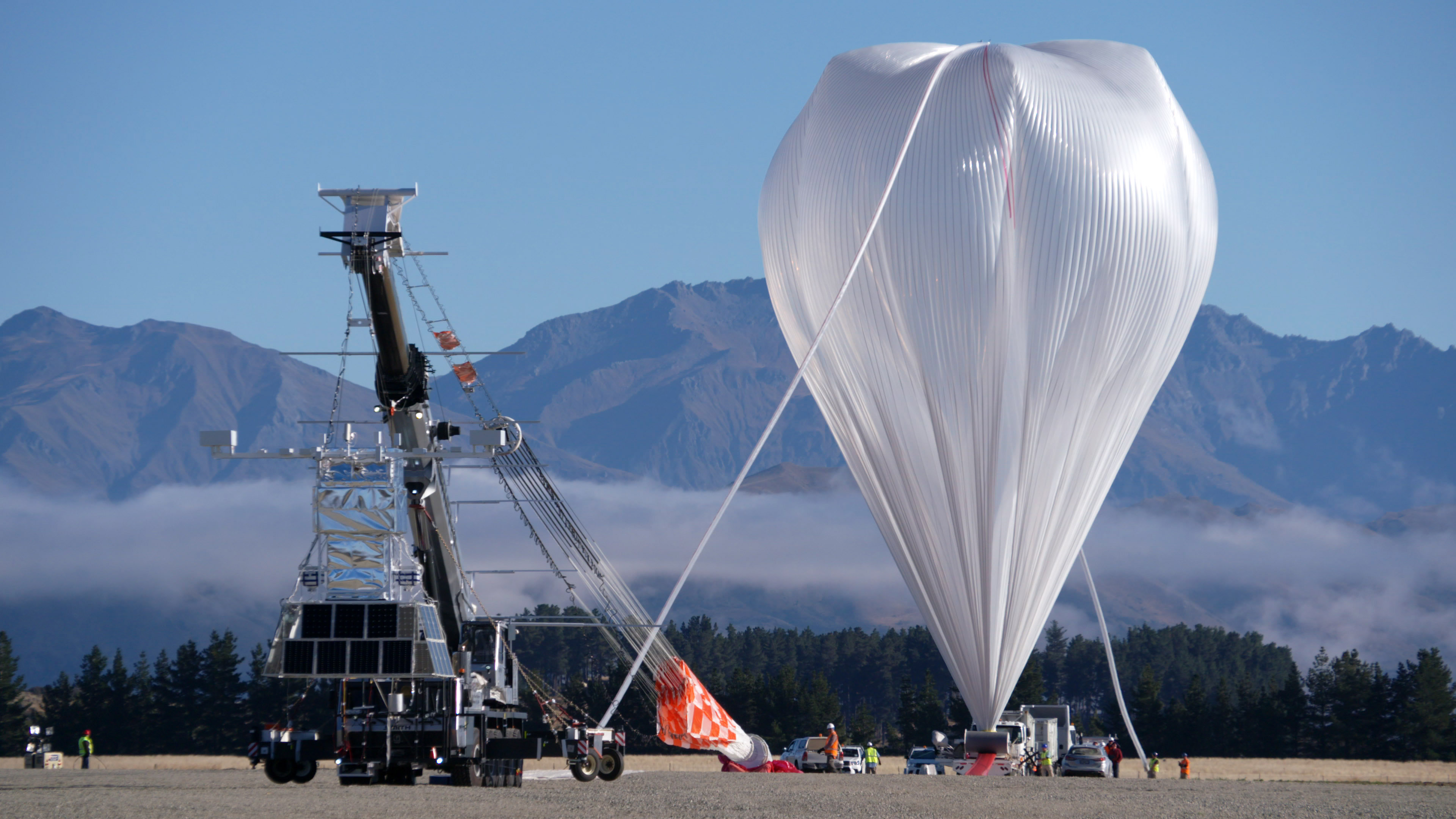 Воздушные земные зз. Стратосферный аэростат НАСА. Большой воздушный шар. Самый большой воздушный шар в мире. Самый большой шарик в мире.