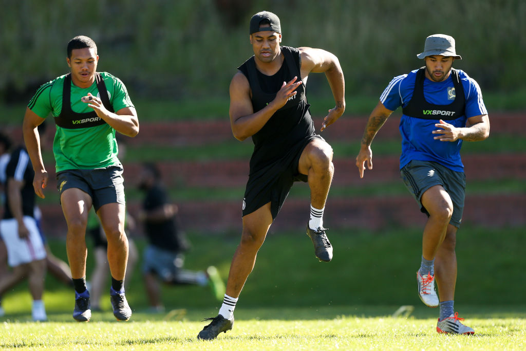 Julian Savea (C) at Hurricanes training with Malo Tuitama (L) and Vince Aso. Photo Getty Images