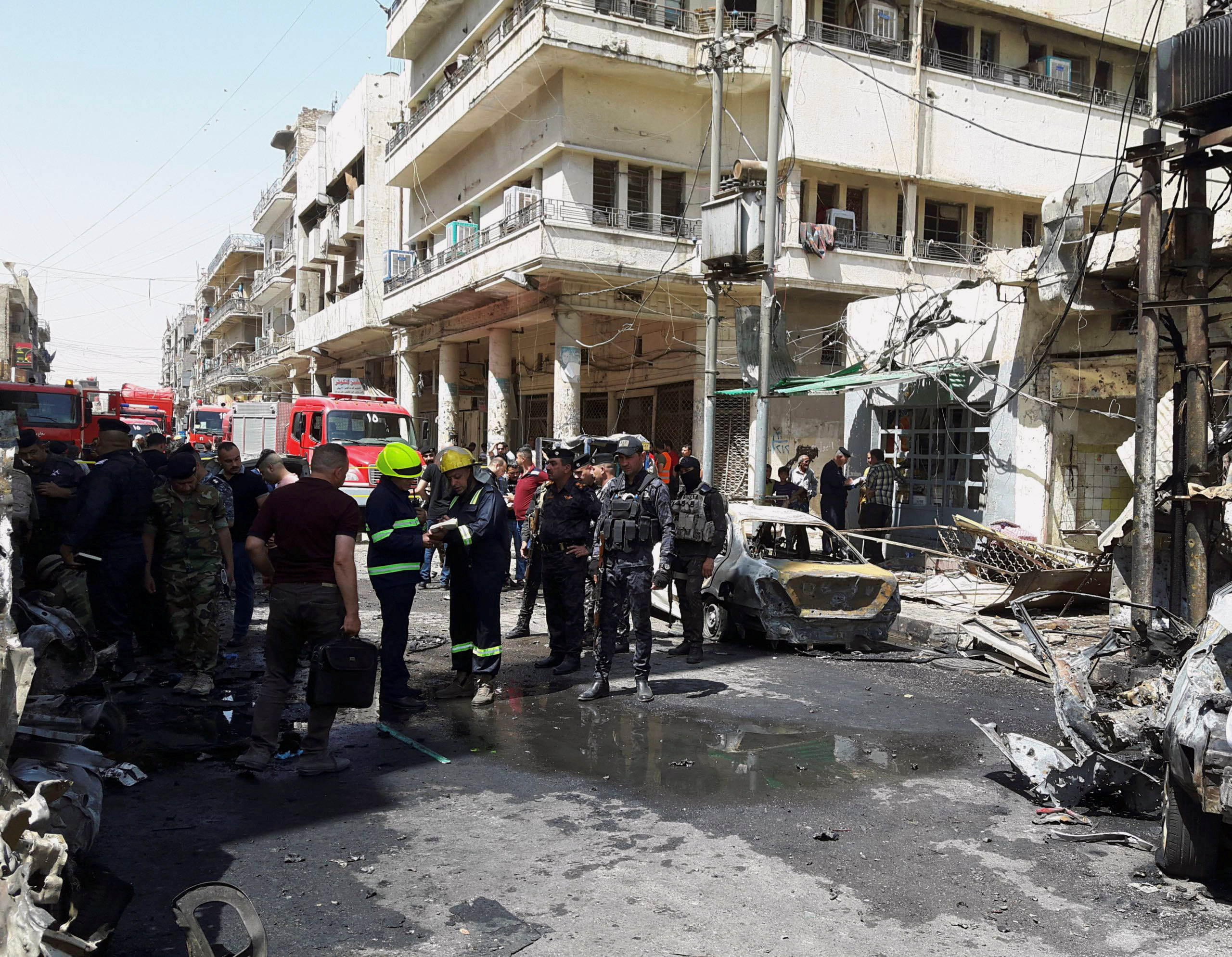 Car bombing in Baghdad kills 10, wounds 22 Car bombing in Baghdad kills 10, wounds 22