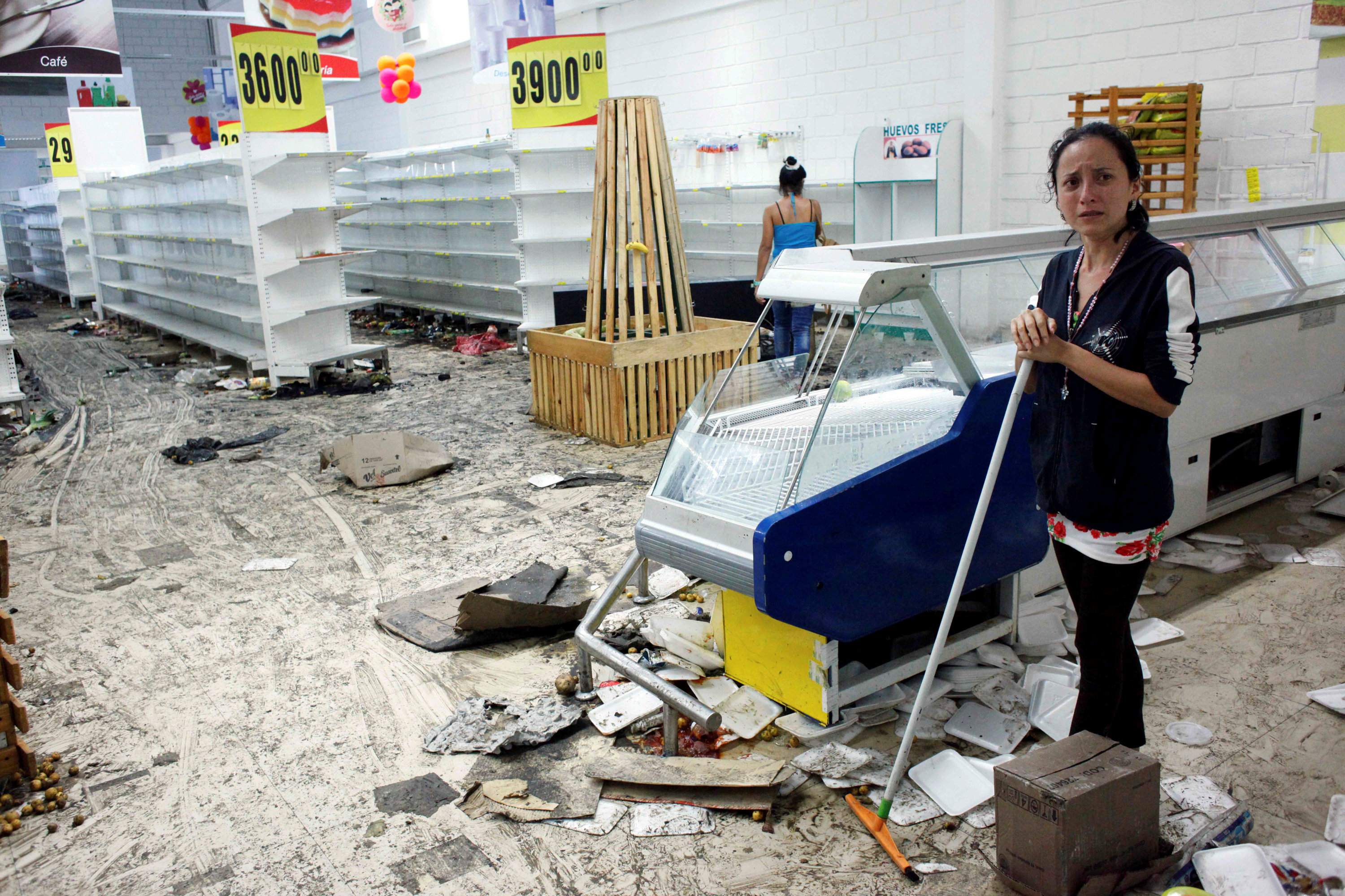 A supermarket was one of many stores looted in San Cristobal, Venezuela. Photo: Reuters