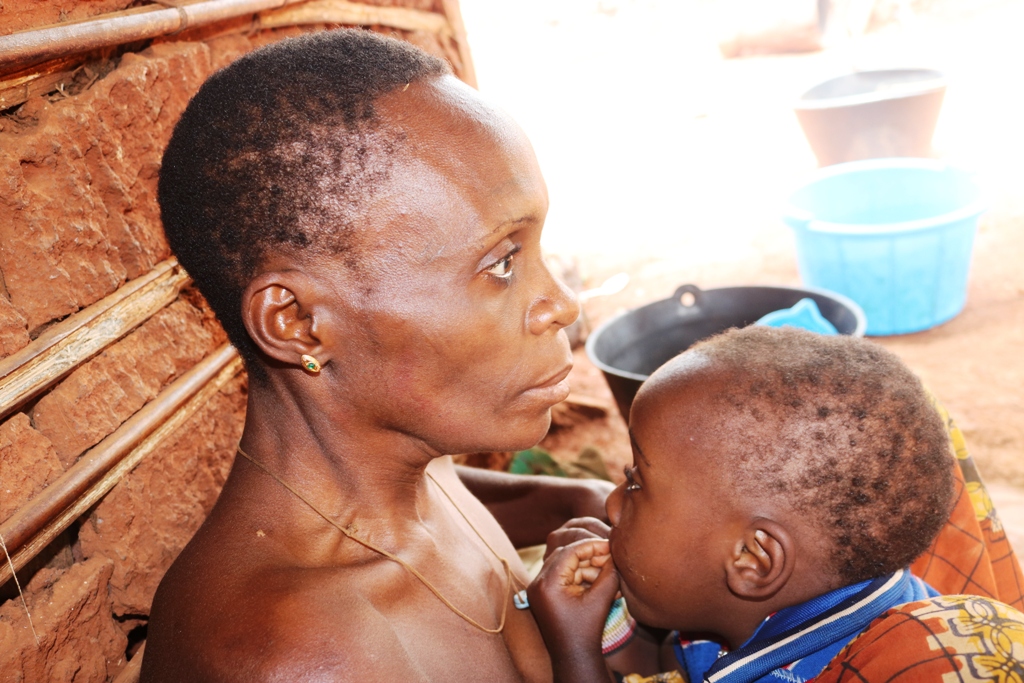 Pygmy woman blinded by alcohol. Photo: Reuters