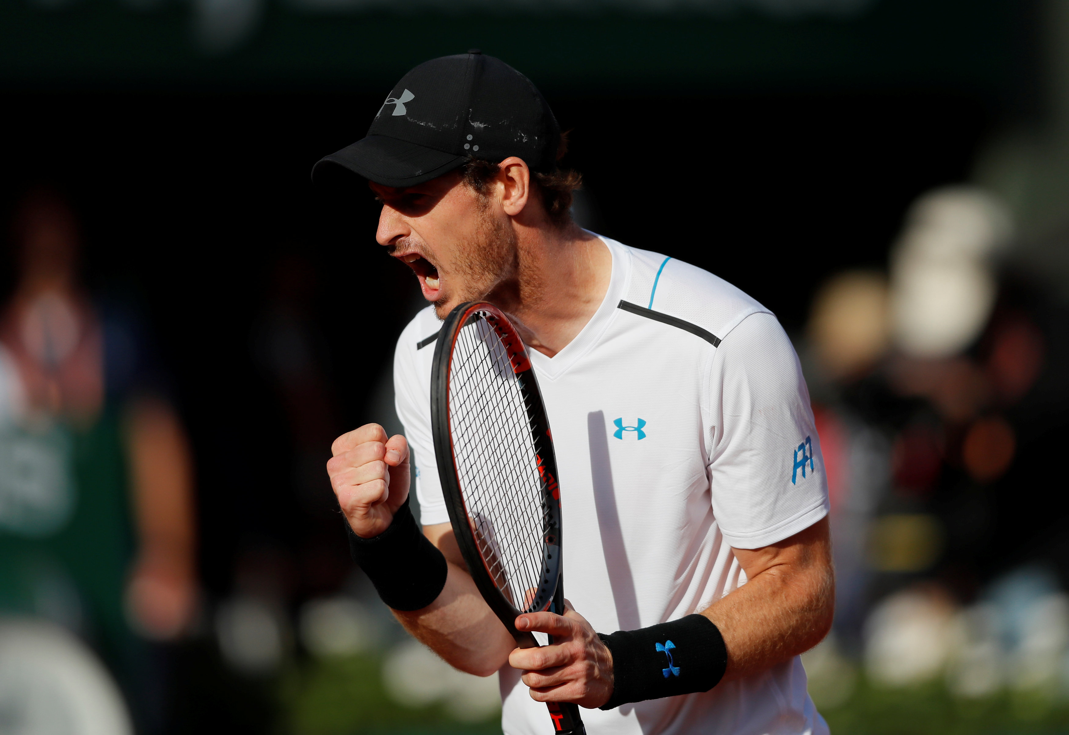 Andy Murray celebrates his quarterfinal victory over Kei Nishikori. Photo: Reuters 