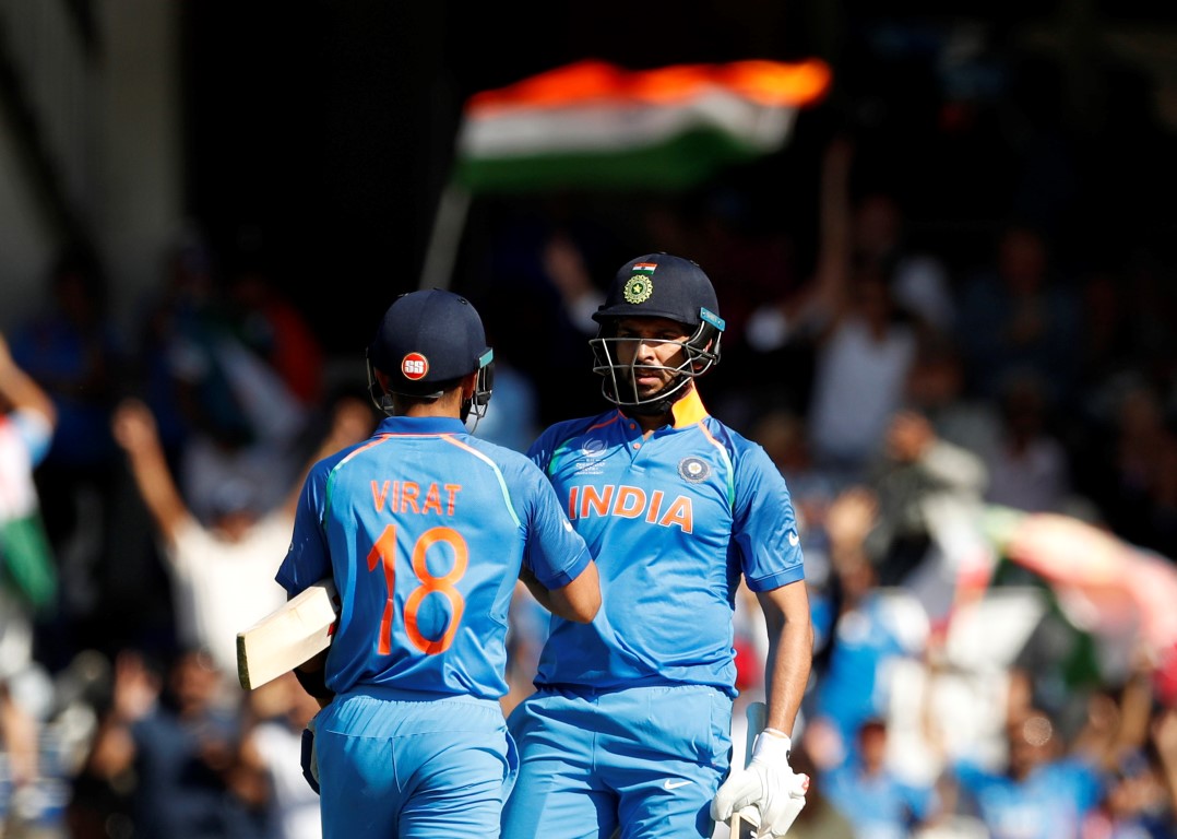 India's Yuvaj Singh (R) celebrates with Virat Kohli at the end of the match. Photo: Reuters 
