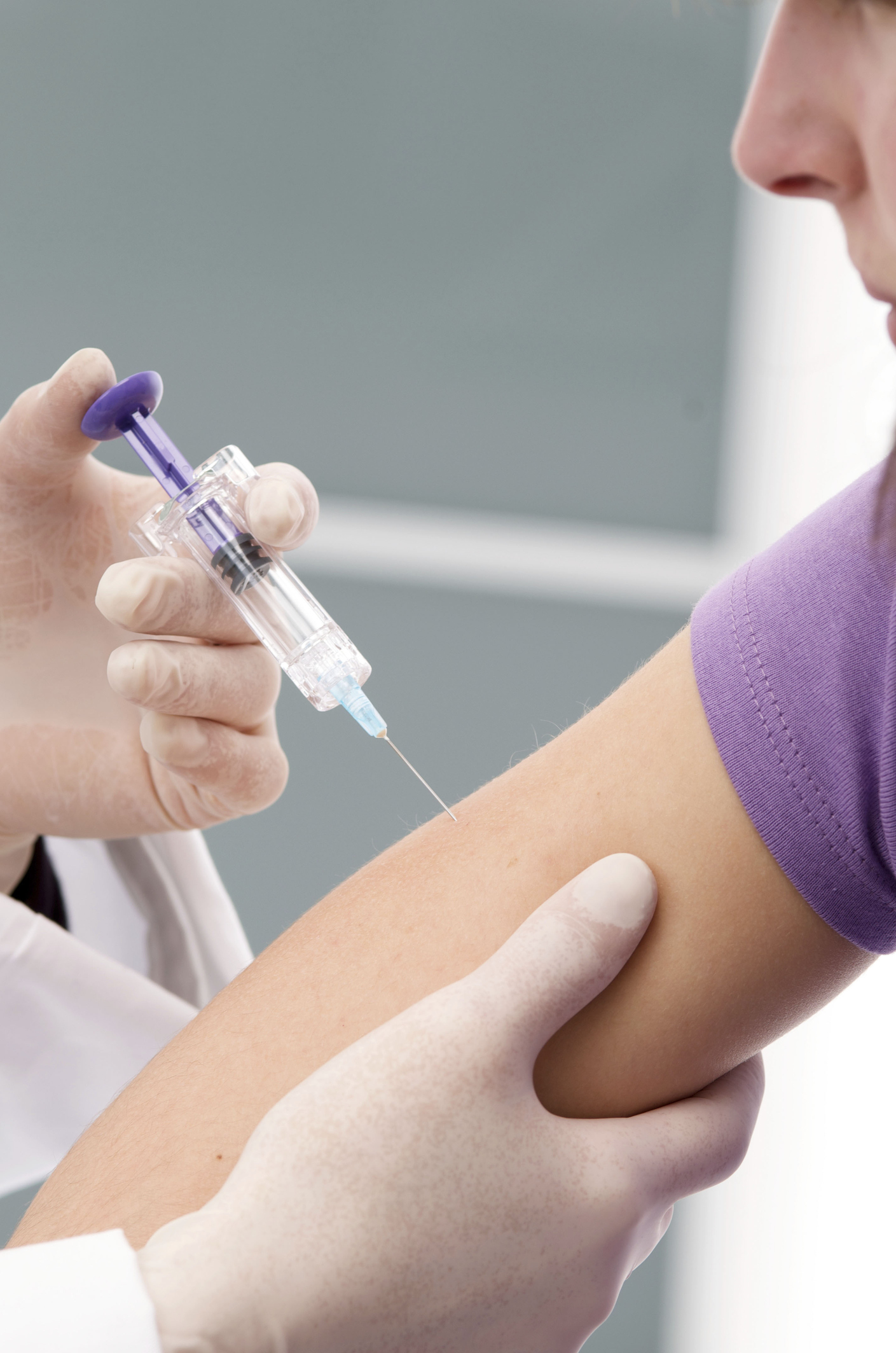 прививка от дифтерии под лопатку. привиться вакциной ковивак. прививки аллергенами. асит микробиология. исследования вакцин ковивак.