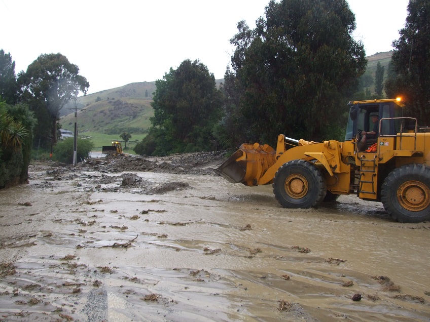 Clean-up work on SH8 near Roxburgh after the flooding. Photo: Tom Kitchin