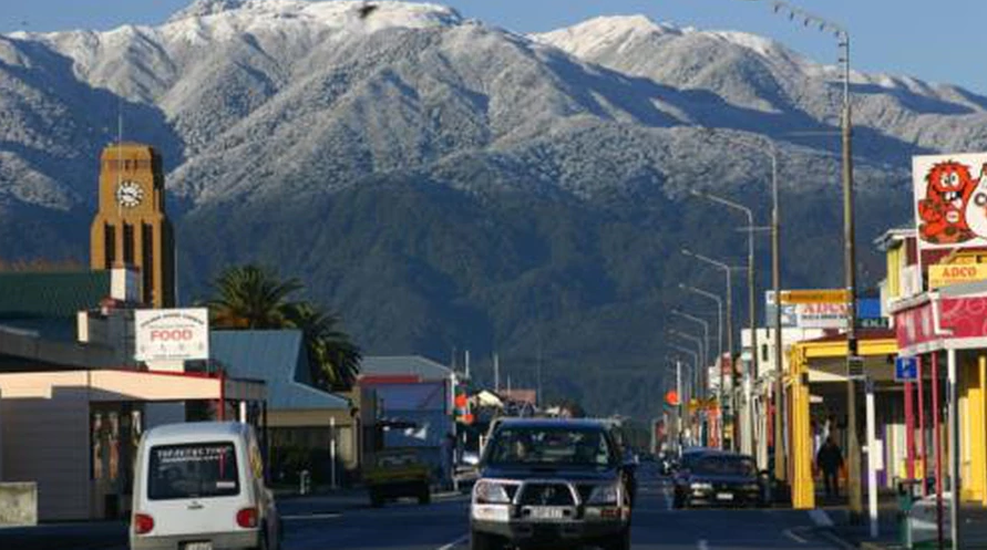 The temperature was an estimated 7 degrees at 2am in Westport's main street. Photo: NZ Herald