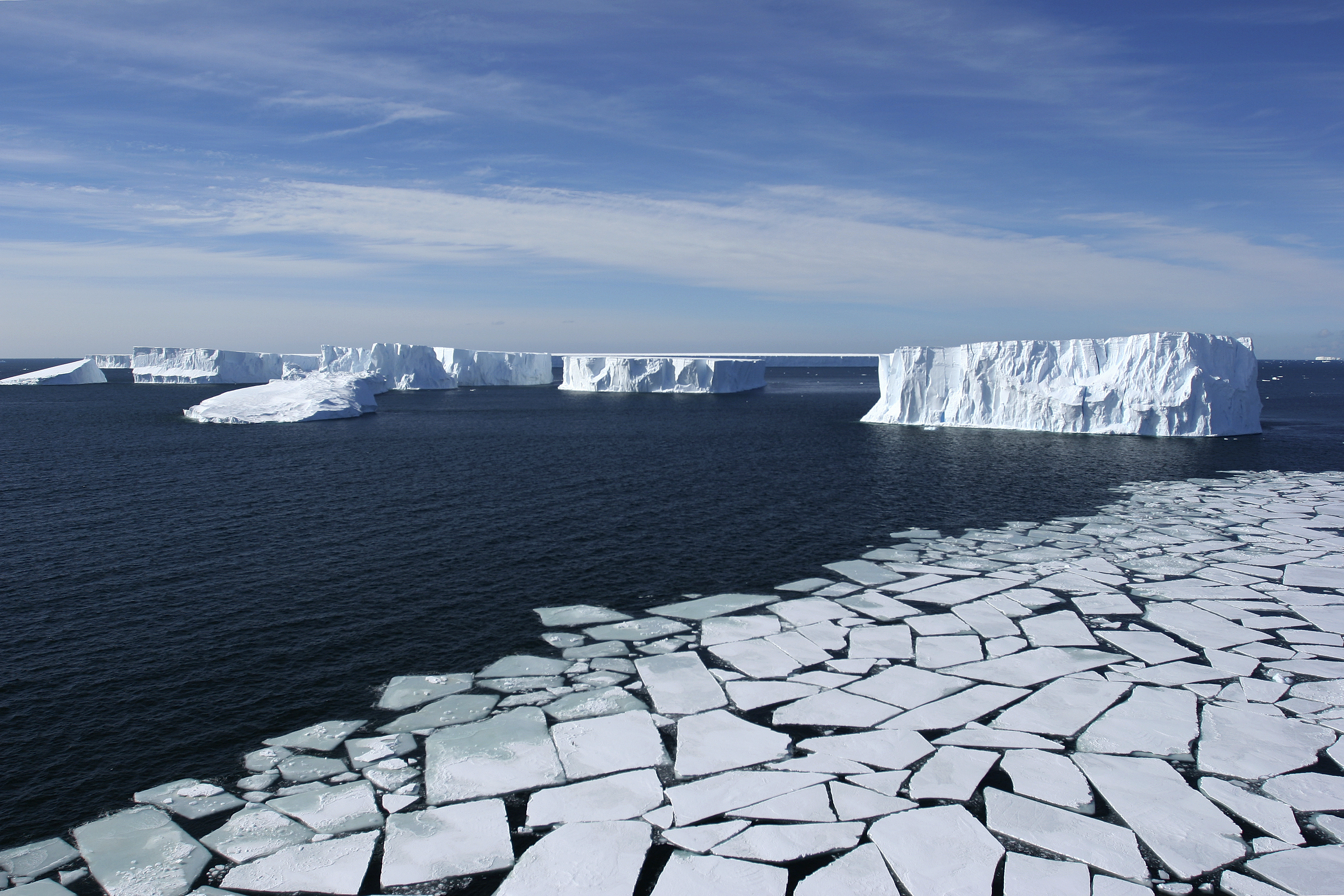 Бассейн антарктического океана. Таяние ледников в Антарктиде. Море Росса Антарктида. Шельфовый ледник Росса таяние. Море Уэдделла ледник.