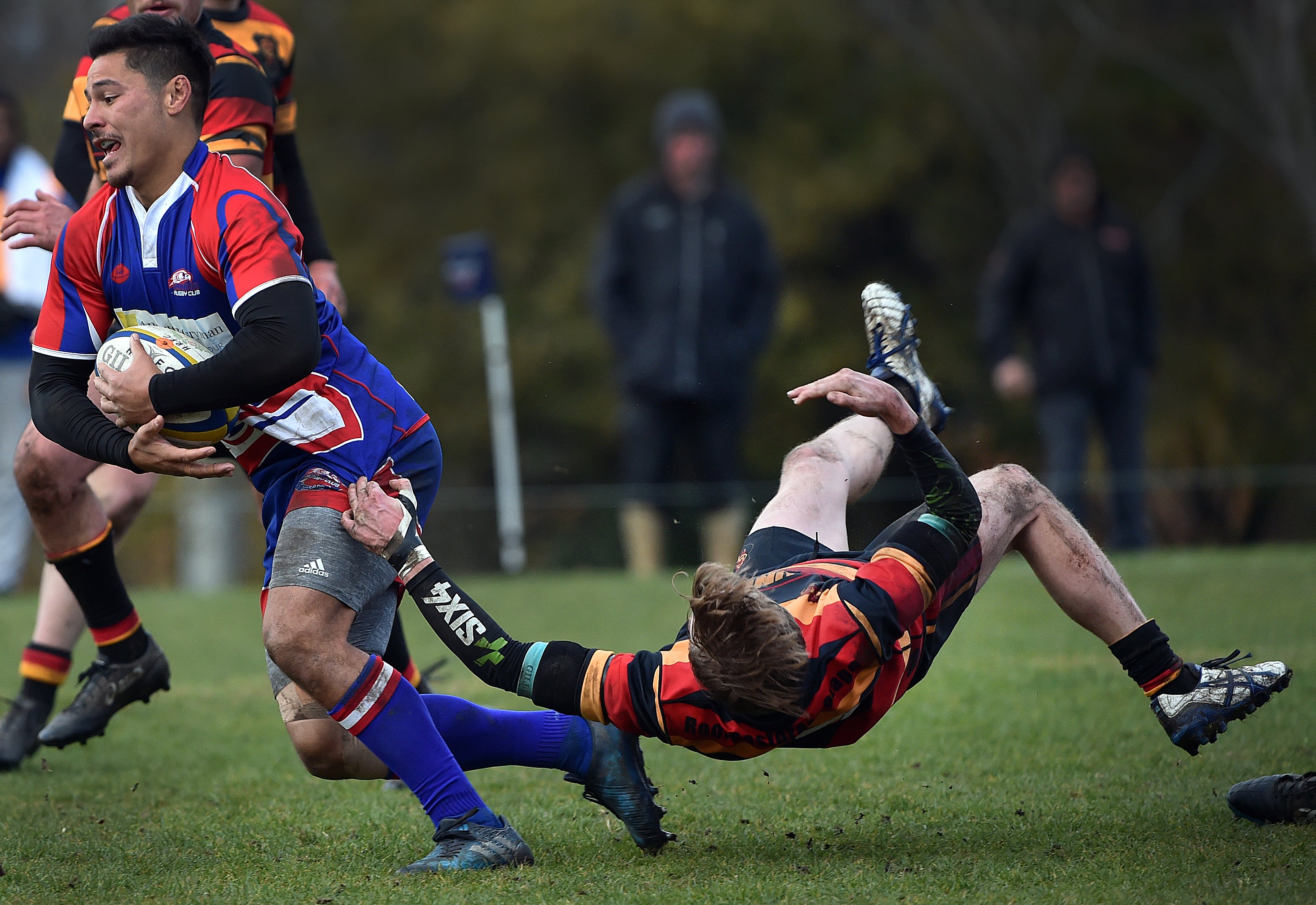 Tenuous grasp . . . Harbour midfield back Sio Tomkinson beats Zingari-Richmond fullback Sasha...
