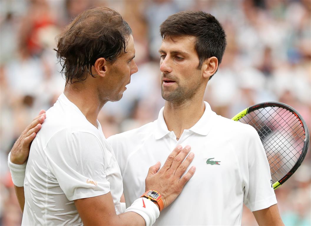 Rafal Nadal (L) congratulates Novak Djokovic after the match. Photo: Reuters