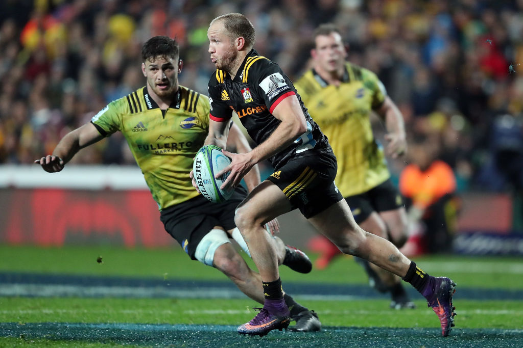 Marty McKenzie runs the ball up for the Chiefs against the Hurricanes. Photo: Getty