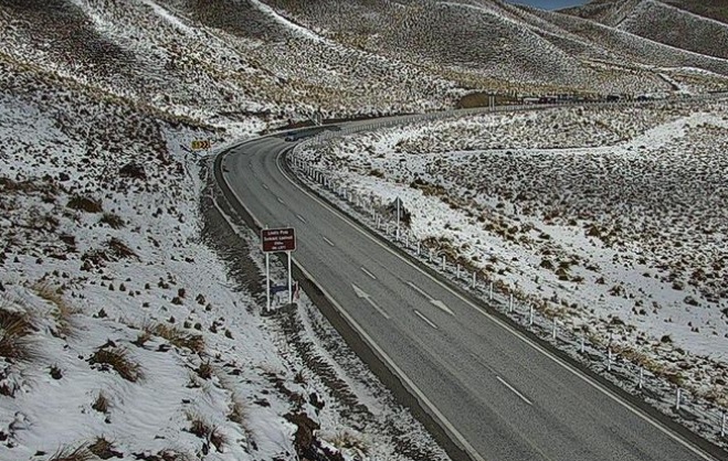 A dusting of snow on the Lindis Pass (State Highway 8) this morning. Photo: NZTA