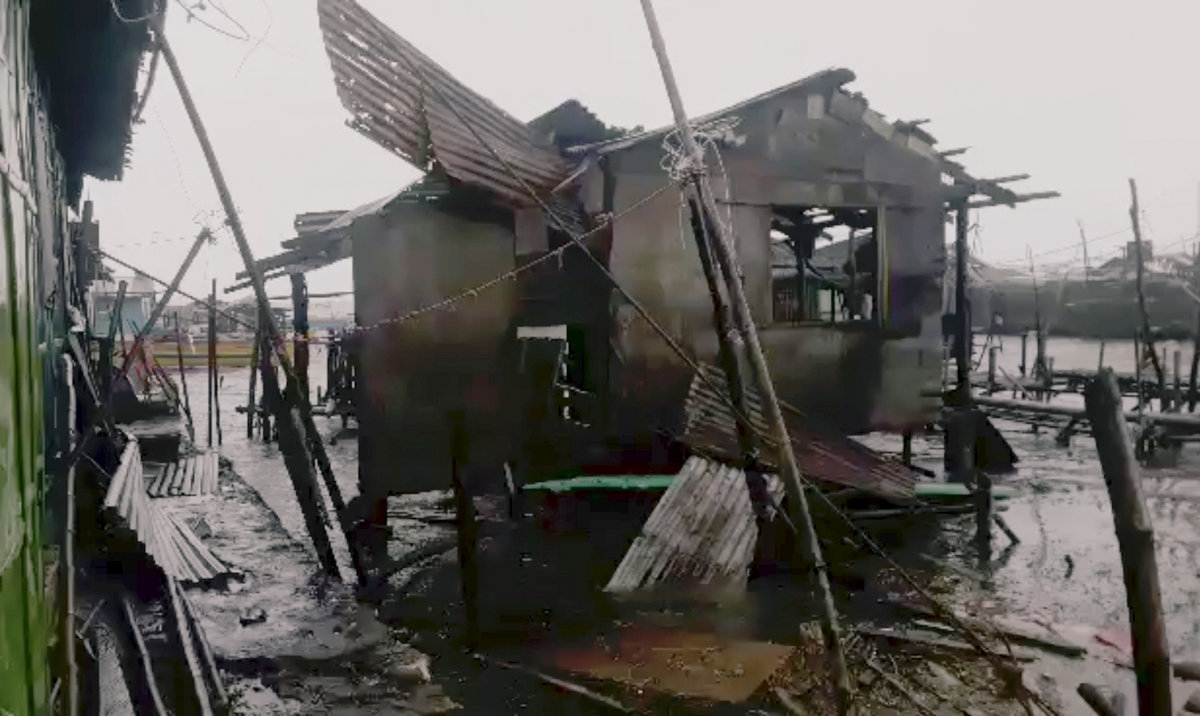 Тайфун итоги. Филиппины ураган. Ураган на Филиппинах сейчас. Разрушения тайфунов Мангхут. Морские суда пострадавшие от тайфуна Мангхут.
