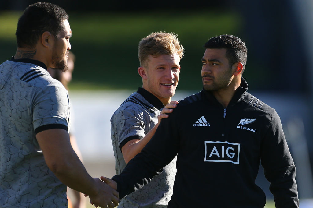 Richie Mo'unga (R) with Ofa Tu'ungasfasi (L) and Damian McKenzie at an All Blacks training...