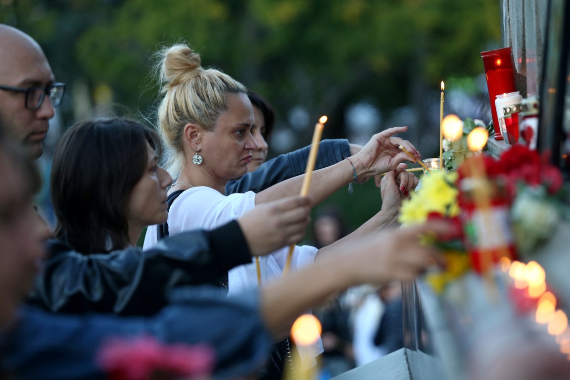 Mourners take part in a candle-lit vigil in memory of Viktoria Marinova in Ruse. Photo: Reuters