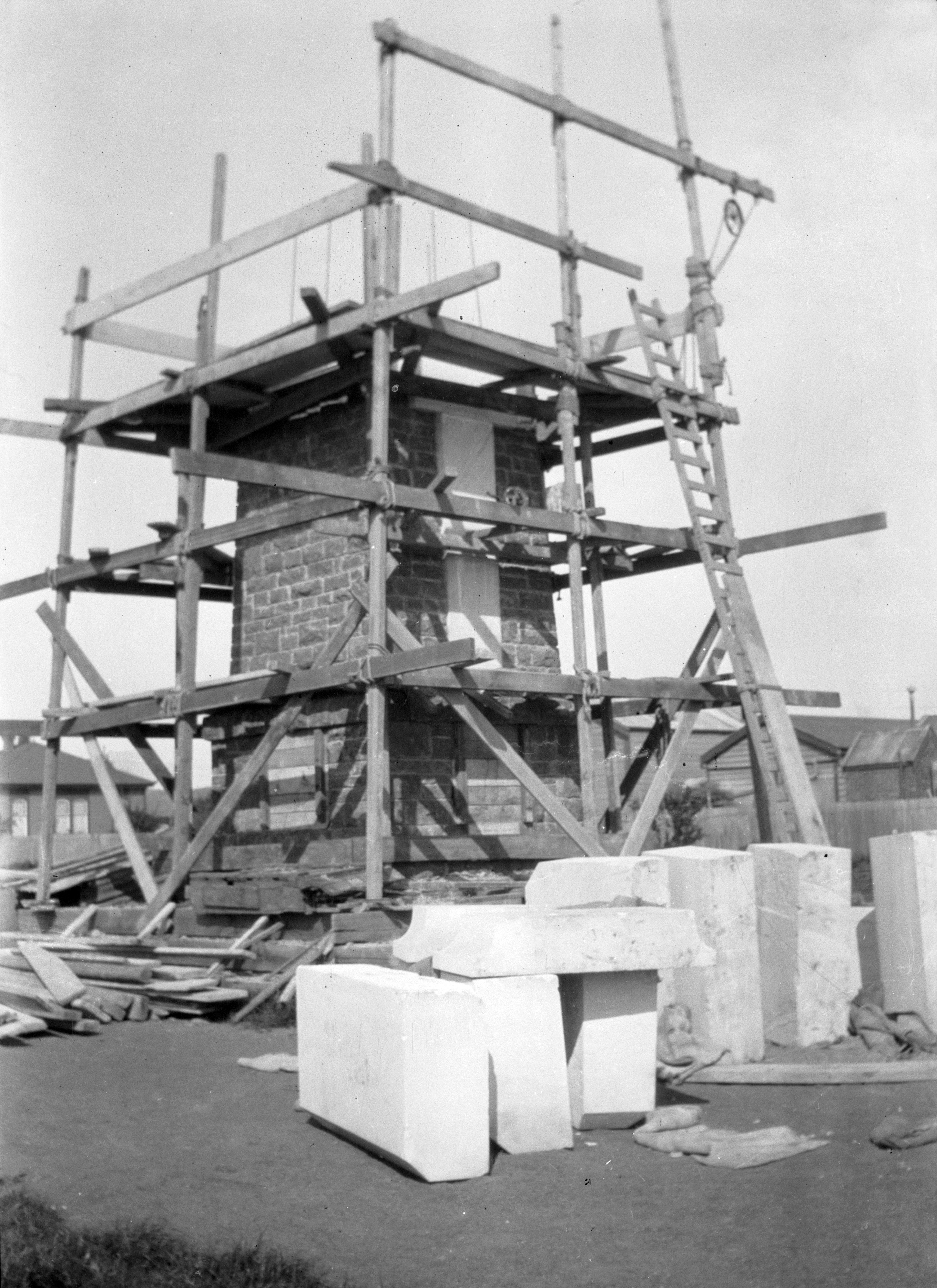 The monument under construction. Photo: Private collection 