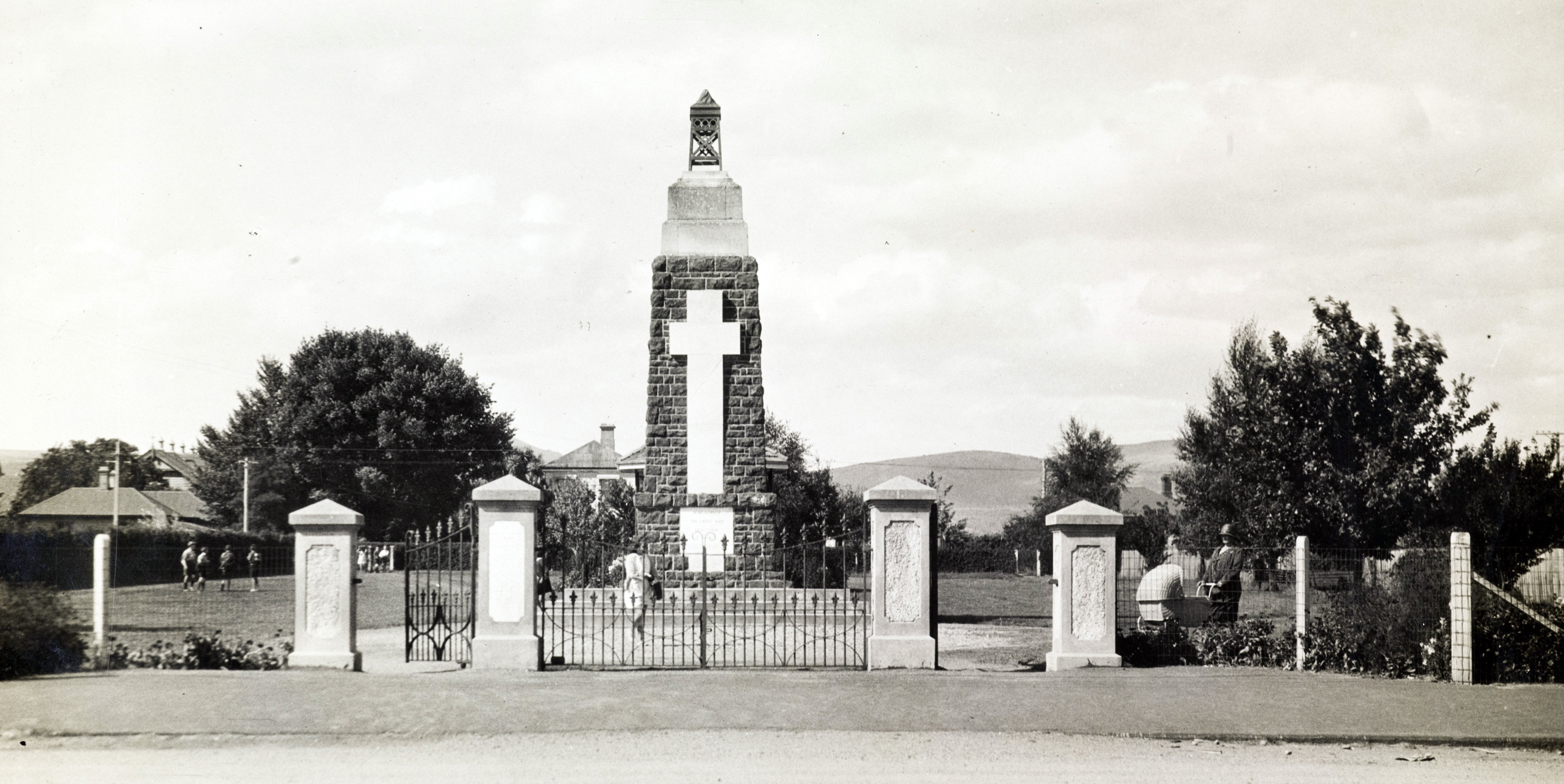 A view of the memorial from Gordon Rd, not long after its completion. Photos: Hocken Collections...