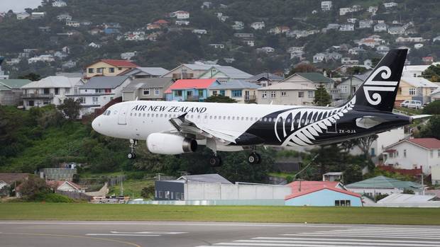 ÎÏοÏÎλεÏμα εικÏÎ½Î±Ï Î³Î¹Î± Air New Zealand engineers putting tens of thousands of travellers' Christmas holidays at risk with strike notice